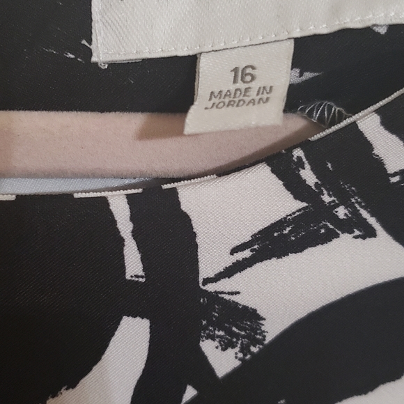 Ronnie Nicole knee length, black and white dress. - Picture 2 of 3